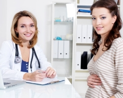 The first visit to the gynecologist of a pregnant woman: why is it necessary when to go for an inspection, how is it?