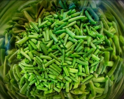 Wie und wie viel, um die gefrorenen und frischen Patchbohnen in der Suppe für Salat zu kochen?