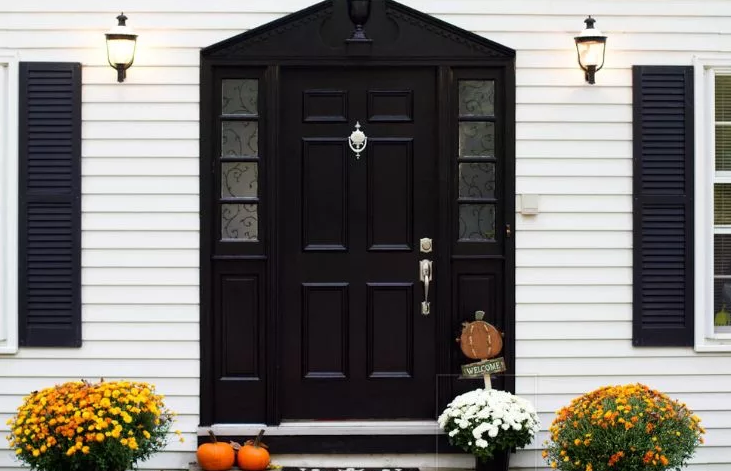 Večna eleganca v barvi vhodnih vrat za hišo in stanovanje