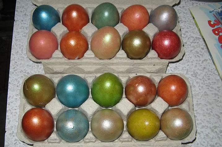 Eggs painted with mother -of -pearl dyes