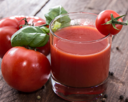 Apakah perlu menambahkan air ke jus tomat: kesalahan saat memasak, tips, resep