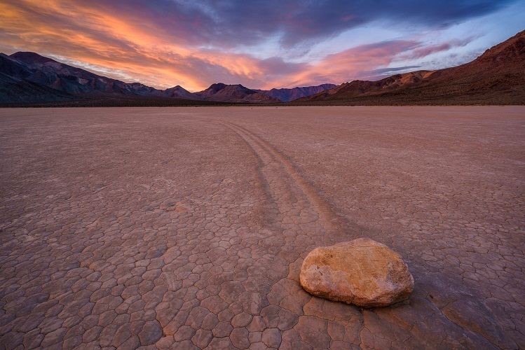 Potujoči kamni so pravilo za dolino smrti