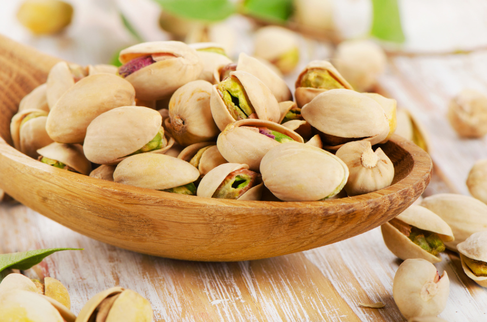 Berkat Fiber, yang dalam komposisi pistachio lebih dari 10%, dengan bantuan kacang -kacangan ini Anda dapat membersihkan tubuh racun dan racun