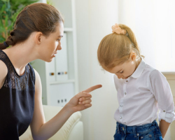 Mengapa orang tua melarang anak dan remaja? Apa yang dibutuhkan orang tua dan apa yang tidak bisa dilarang untuk anak? Bagaimana melarang sesuatu untuk seorang anak: nasihat psikolog