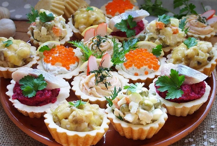 Salads in tartlets for the festive table for the whole family