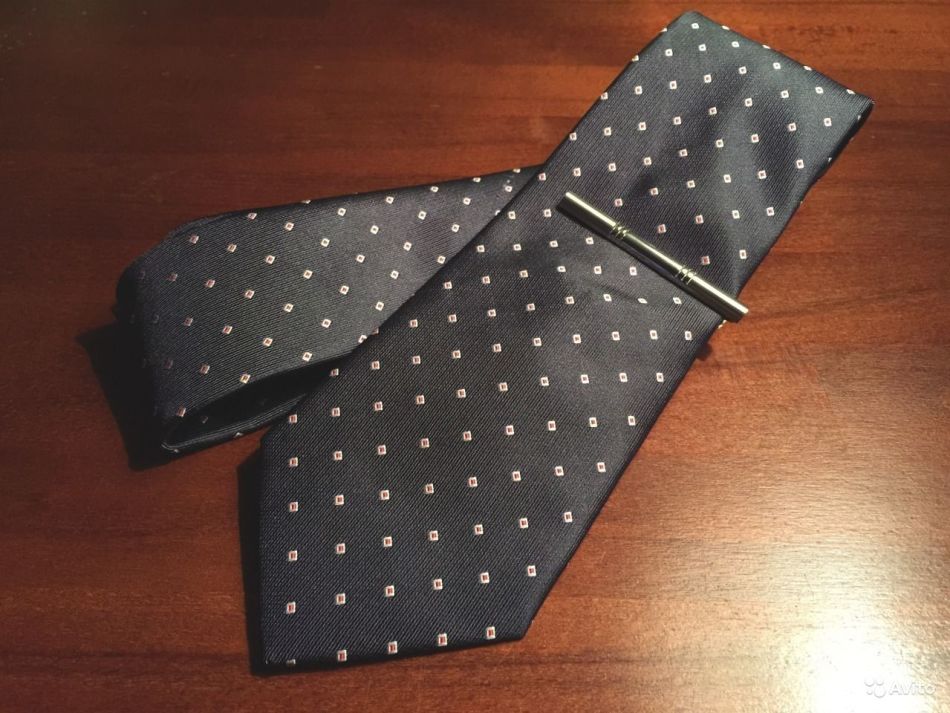 A wide tie