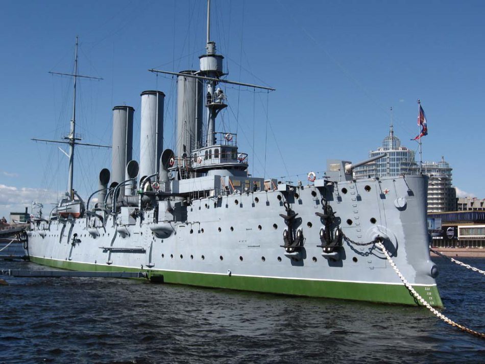 Cruiser Aurora is a kind of monument to the city, to which you can even rise