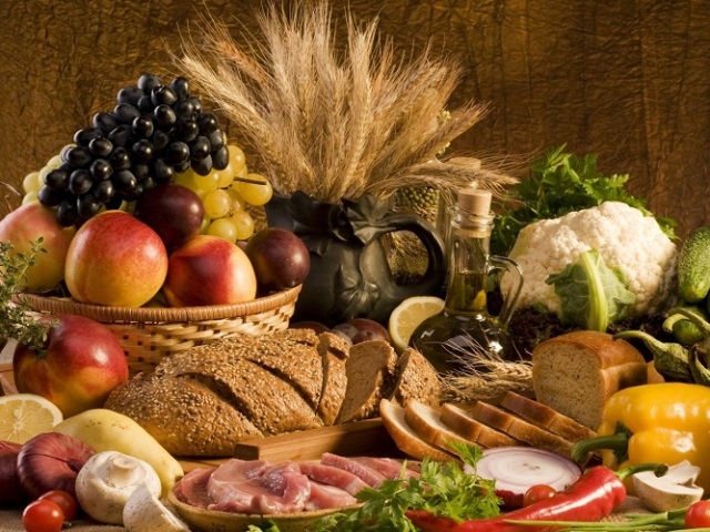 Какие продукты крепят — овощи, зелень, фрукты и ягоды, сухофрукты и орехи, травы, напитки и молочные продукты: перечень, краткая характеристика