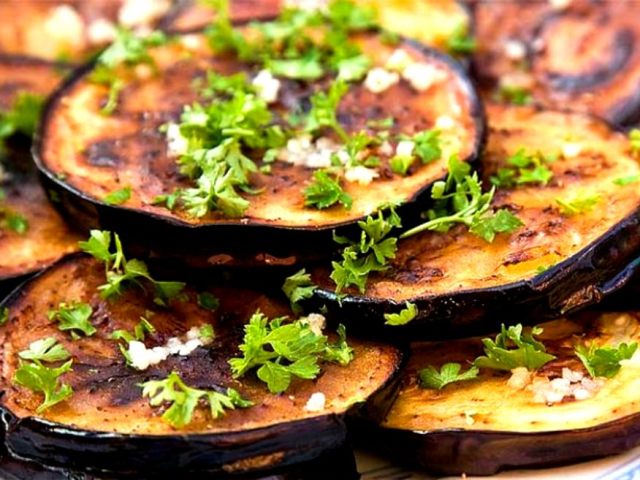 How to cook eggplant deliciously? What are the secrets of cooking delicious eggplant? What are the second dishes from eggplant and other vegetables, meat, sauces to pasta, for meat?