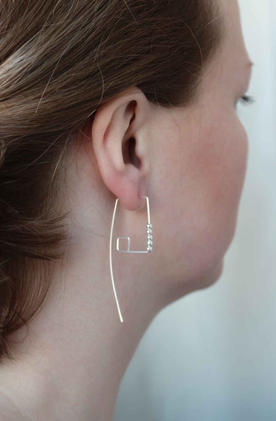 Un autre exemple de boucles d'oreilles géométriques pour le printemps-Summer-2023
