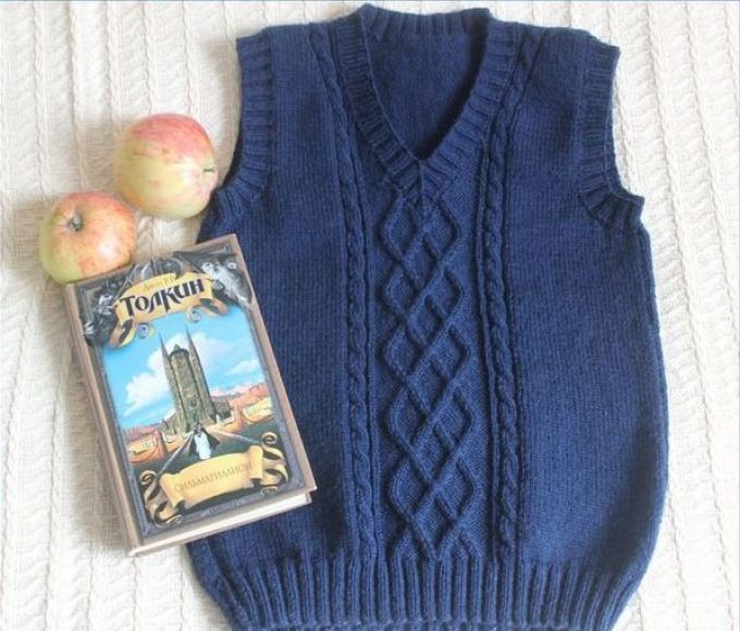 Knitting - blue vest for a boy