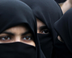 Mi az a muszlim hidzsáb? Milyen szépen és gyorsan kössön egy hidzsábot a muszlim fejére: utasítások, fényképek és videók. Hogyan kell viselni és viselni hidzsábot? Gyönyörű lányok egy hidzsábban, esküvői hidzsáb: fotó