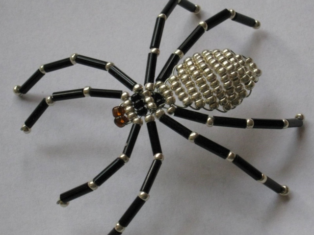 The craft is a spider with your own hands for beginners. How to make a spider of plasticine, paper, origami, beads, rubber bands, foil, mastic, thread, fabric, cardboard: schemes, photo