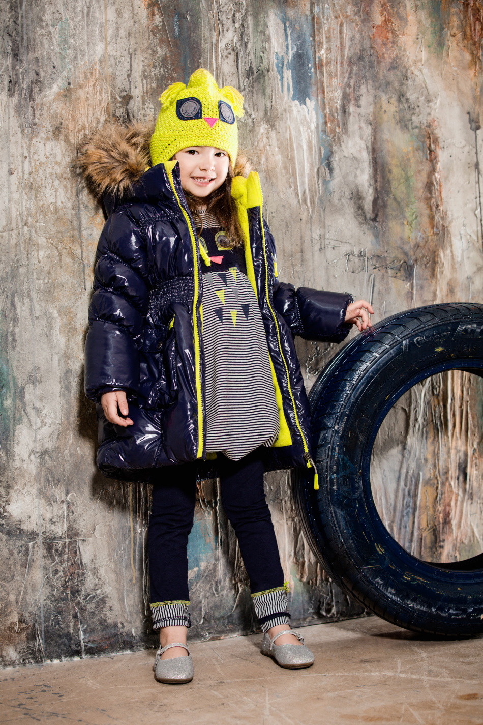 На сайтье ламода доступны детские зимние пуховики для девочек модных брендов в самых актуальных расцветках, с яркими деталями и потрясающим кроем