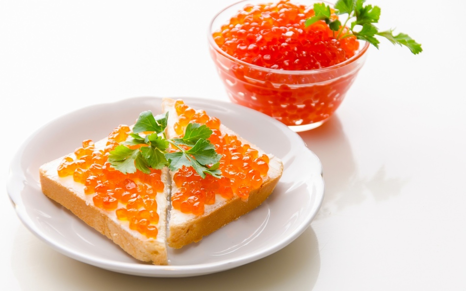 Which red caviar is better: large or small?