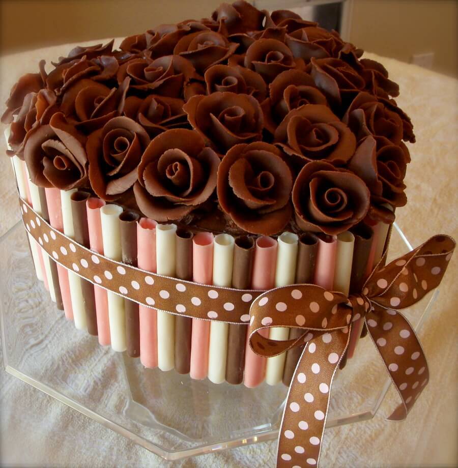 Изделия из шоколада. Букет с шоколадом. Шкалатние букет. Тортик с шоколадными цветами. Торт с шоколадными цветами.