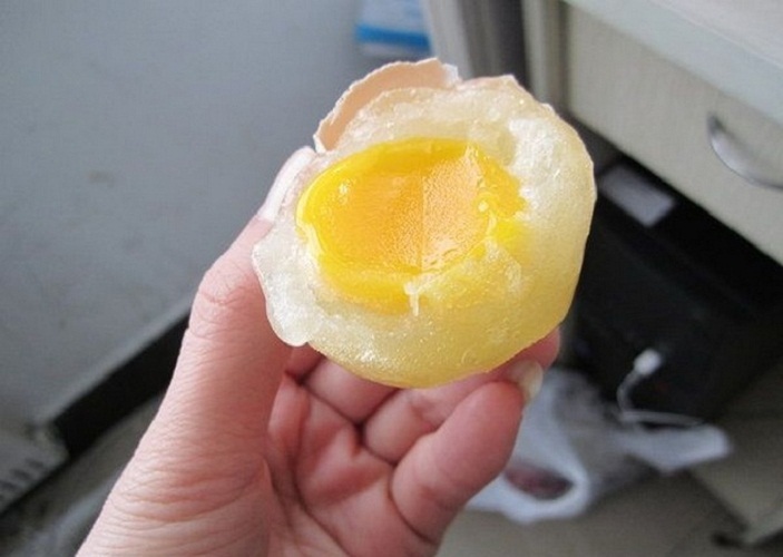 Вот так выглядит недоваренное китайское яйцо