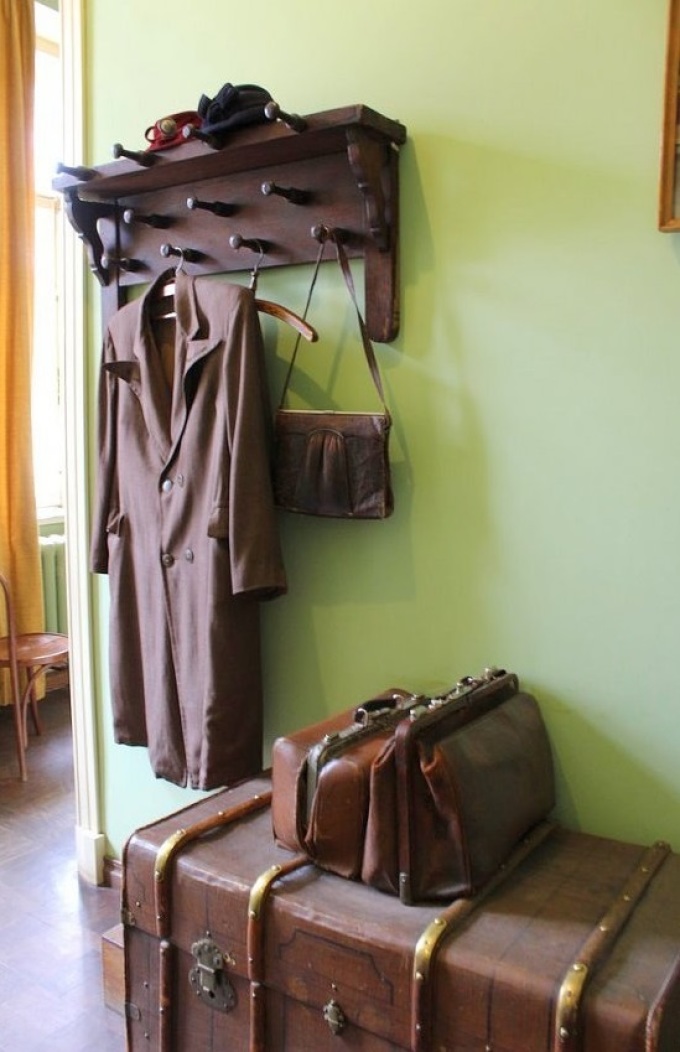 Anna-Akhmatova Barang-barang pribadi yang dapat dilihat di apartemen museum