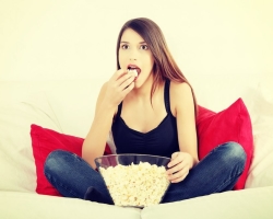 Είναι δυνατόν να βελτιωθείτε, να πάρετε λίπος από το ποπ κορν; Popcorn: Οφέλη και βλάβη κατά την απώλεια βάρους