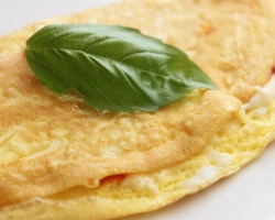 How to cook delicious omelet with vegetables? Delicious omelet for breakfast with tomatoes, spinach, colored cabbage, broccoli, zucchini, potatoes: ingredients, recipes, photos