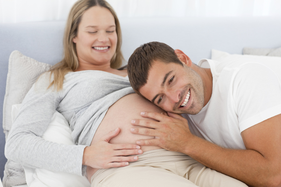 Можно ли трогать живот беременной?