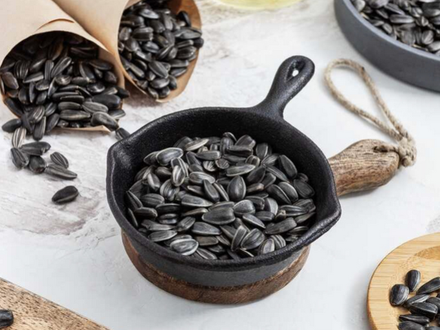 Do I need to add oil when you fry seeds: tips, which oil to use? How to fry pumpkin seeds in a pan?