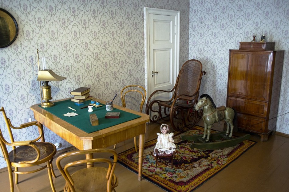 Детская комната музея-квартиры достоевского