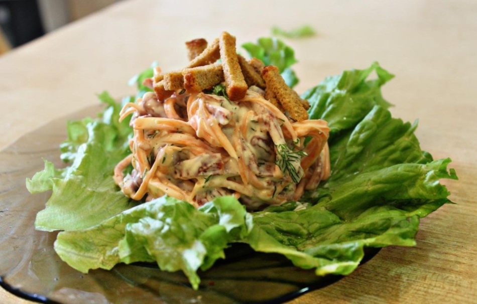 Salad Venesia dengan wortel Korea