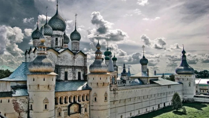 Кремль ростова - то, что однозначно украшает золотое кольцо россии