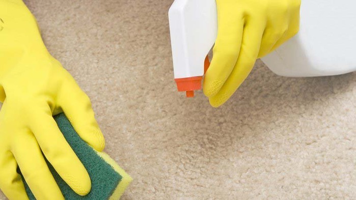 Cuka pembersih karpet di rumah