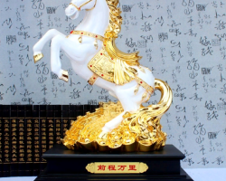 Feng Shui-Victory horse: meaning, is combined with other animals, where to put it? A monkey on a horse, a white, red, black horse, a herd of horses: a value of a Feng Shui