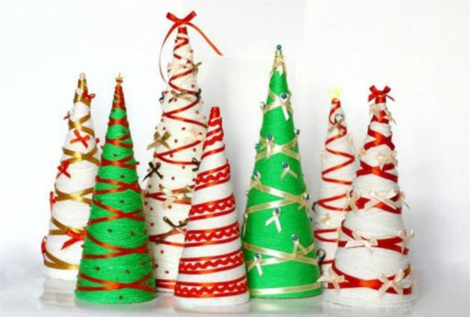 Do -it -yourself Christmas trees from paper