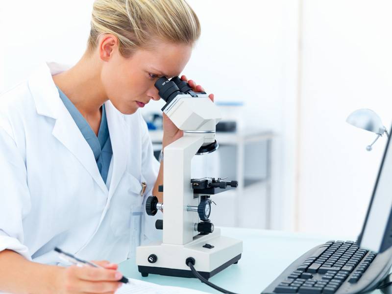Biopsi melibatkan studi sel -sel yang diambil biomaterial