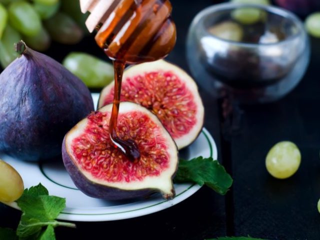 How is there a fresh fee with a peel or without? How many figs can be eaten a day?