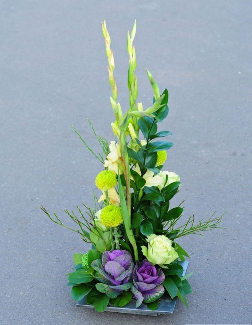 A small linear bouquet