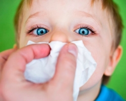 Green snot in a child without temperature, with temperature, cough: reason, how to treat? Why does the child have yellow, yellow-green snot?