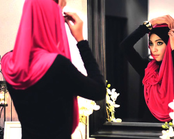 Ali je v islamu mogoče nositi jermen muslimanski ženski?
