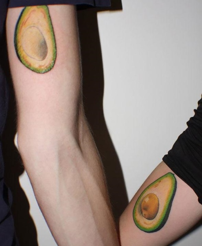 Авокадо - яркая и символичная татуировка