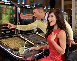 How to deceive slot machines? Slot machines playing strategy. When to play machines to win?