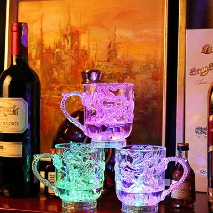 Luminous dishes will become the main decoration of the festive table