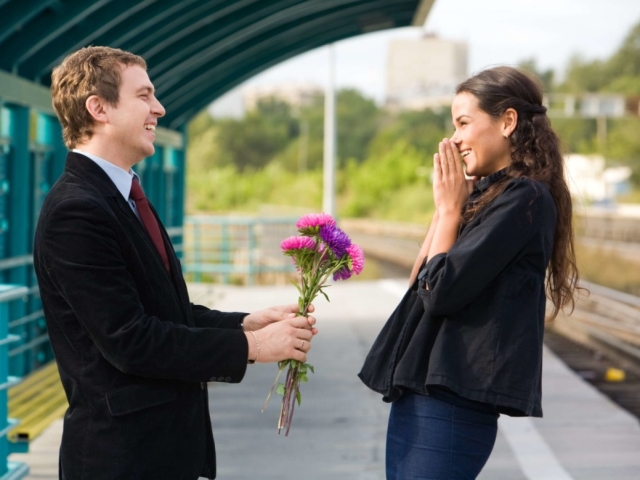 Взгляд влюбленного мужчины в женщину: признаки, отзывы. Топ-10 признаков влюбленности мужчины: поведение. Как проверить, влюблен мужчина или нет?