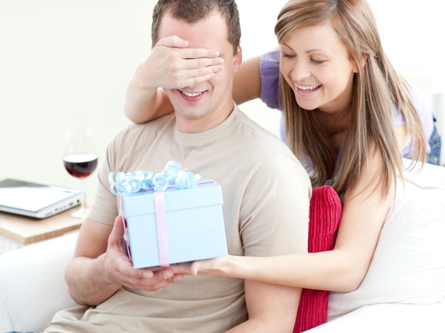 What can you give a man: 100 best ideas for gifts to a man, guy