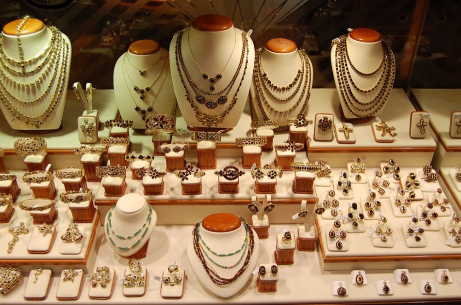 It is profitable to buy jewelry in Duty Fri