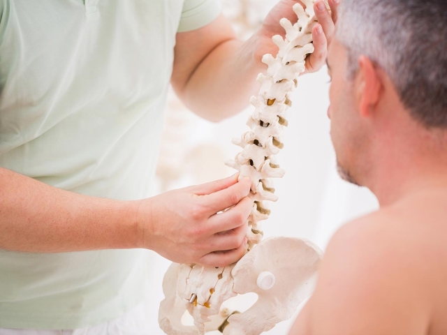 Ручна терапія - що робити, якщо спина болить?