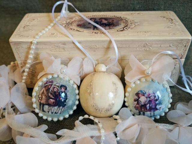 Decoupage of New Year's balls with your own hands with photography, bows, lace, fabric, napkin, wool, papier-mash, vintage style, artiski: step-by-step instructions for beginners. Ideas for the beautiful decoupage of New Year's balls with your own hands: photo