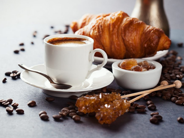 Miért veszélyes a joghurtot és a kávét, ha reggel éhgyomoron inni? Mi lehet és nem tud enni és inni egy üres gyomoron, és miért?