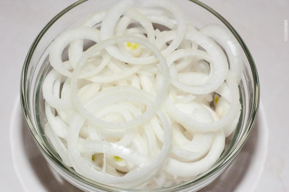 Link onions with garlic