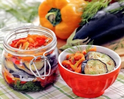 Terong dalam Tomat untuk Musim Dingin: Resep terbaik dengan bahan -bahan rinci