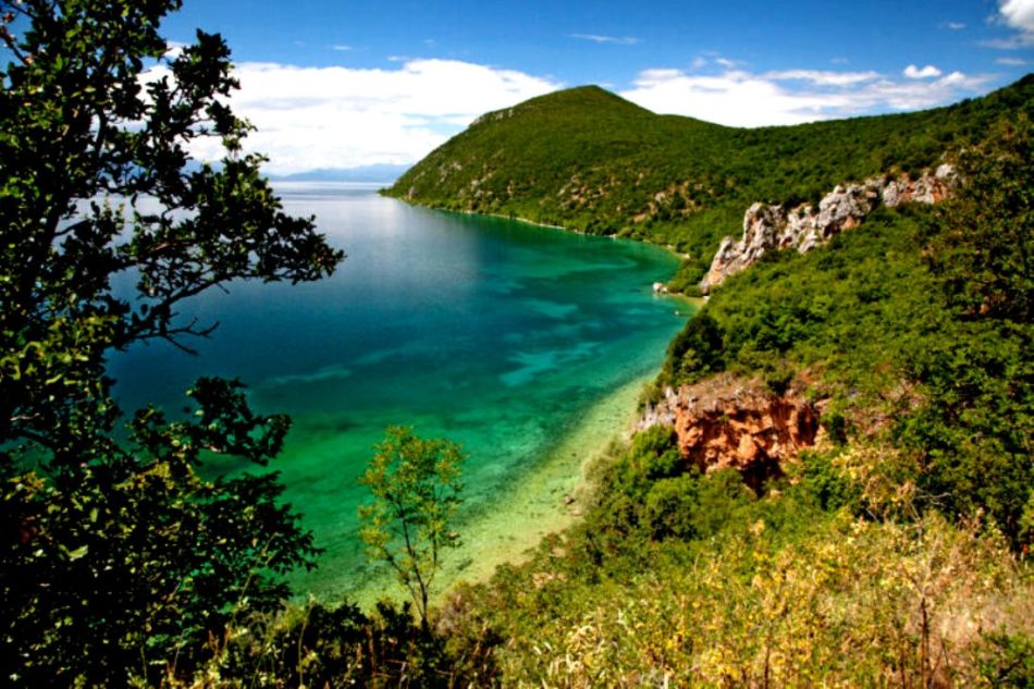 Озера Европы. Македония море. Пляж Охридского озера фото. Природа картинки Македонии.