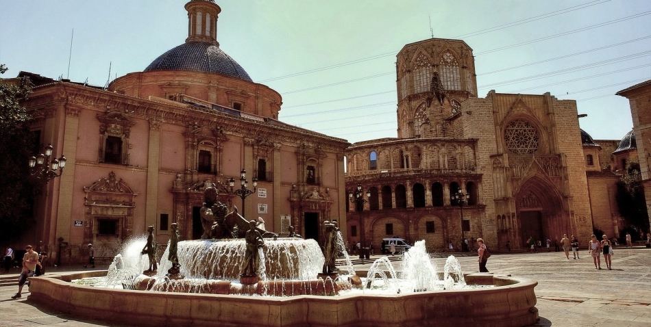 La piazza della Santa Vergine (Plaza de la Virgen), Valencia, Spagna